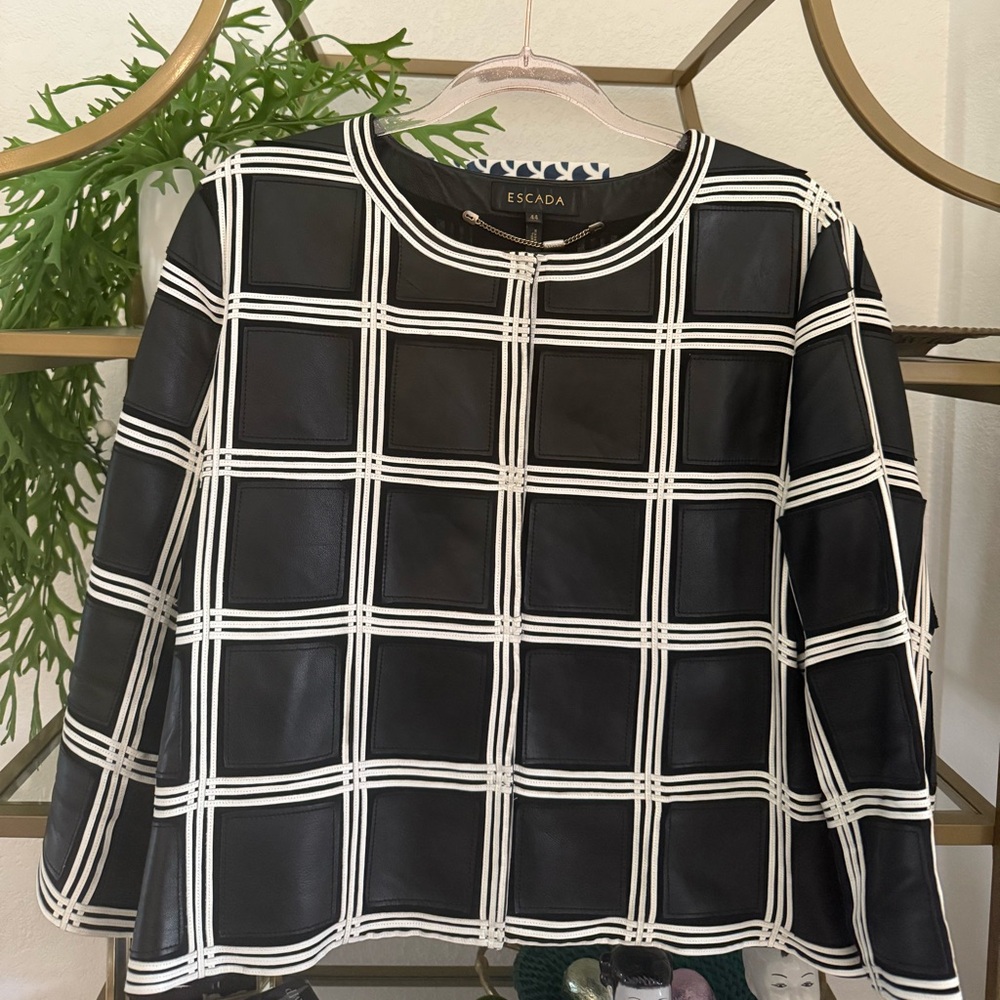 Escada  soft leather black and white block pattern snap closure top preloved